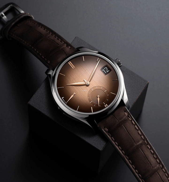 H. Moser & Cie,Endeavour 42mm,42mm,White Gold,Salmon,Gradient,Handwound,Perpetual Calendar,Leap Year,Power Reserve Indicator,1800,1800-0207
