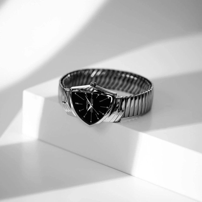 Hamilton,Ventura 50.30x32.30mm,50.30x32.30mm,Stainless Steel,Black,Quartz,26280hours,Glass,H24411232