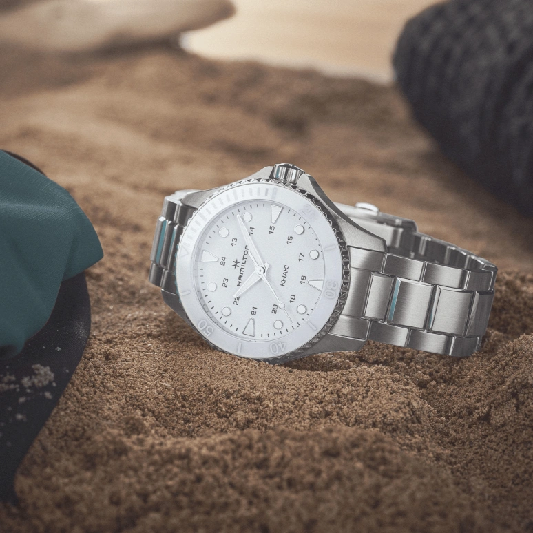 Hamilton,Khaki Navy 37mm,37mm,Stainless Steel,White,Quartz,Sapphire,Crystal Glass,Round,H82221110