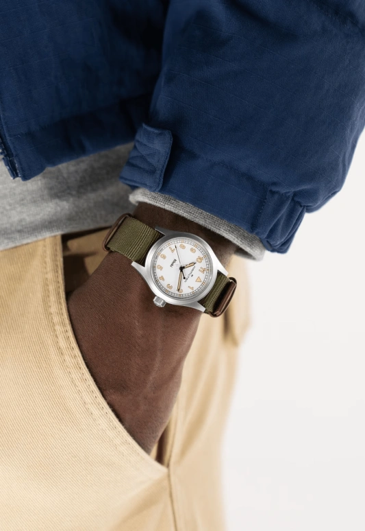 Hamilton,Khaki Field 38mm,38mm,Stainless Steel,White,Quartz,Sapphire,Crystal Glass,Round,H69401910