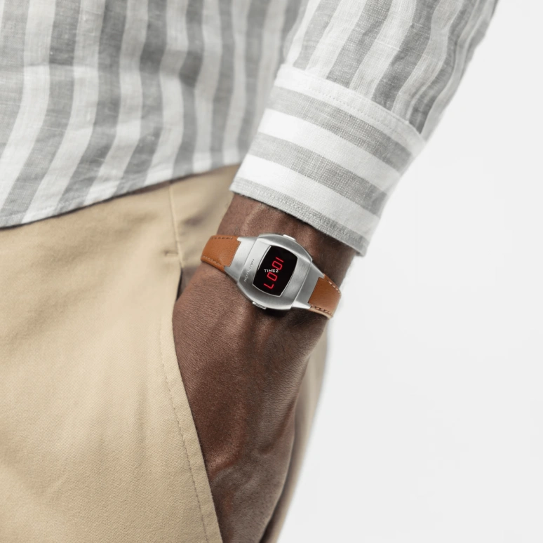 Hamilton,American Classic 26x31mm,26x31mm,Stainless Steel,Black,Quartz,Sapphire,Crystal Glass,Cushion,H52304530