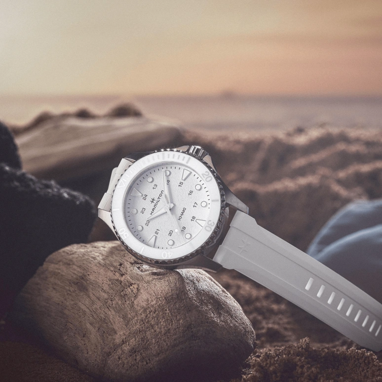 Hamilton,Khaki Navy 37mm,37mm,Stainless Steel,White,Quartz,Sapphire,Crystal Glass,H82221310