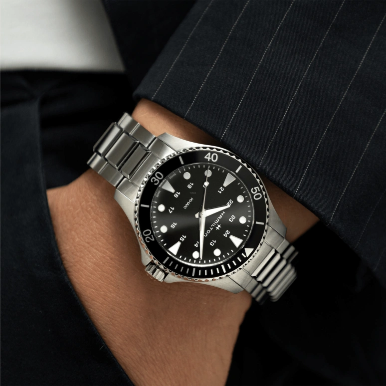 Hamilton,Khaki Navy 37mm,37mm,Stainless Steel,Black,Quartz,Sapphire,Crystal Glass,Round,H82201131