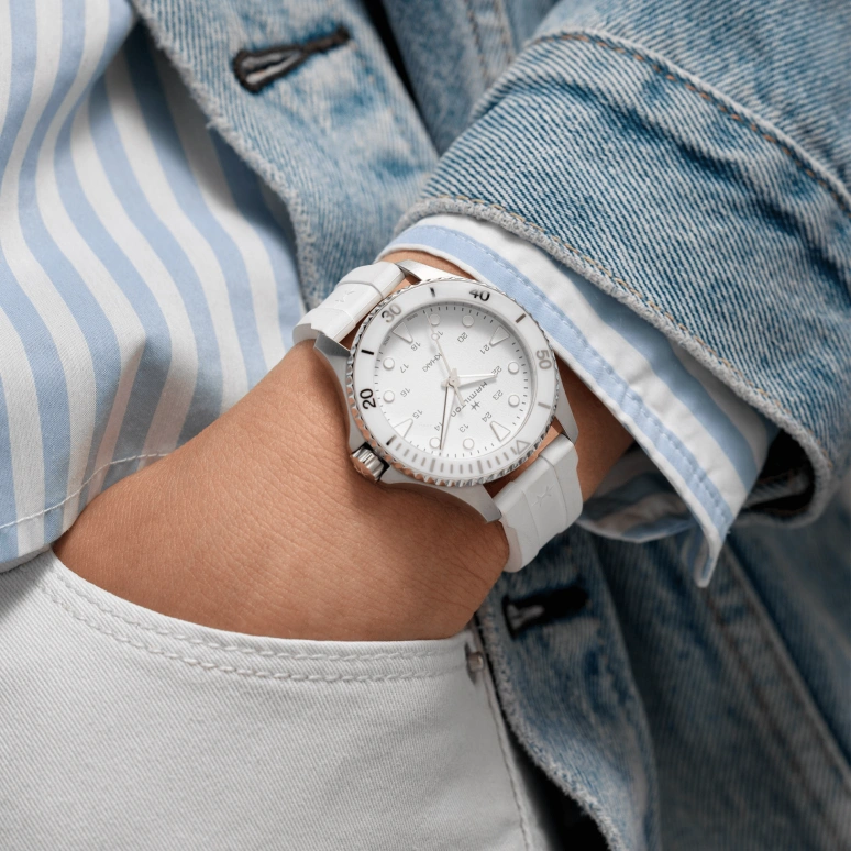 Hamilton,Khaki Navy 37mm,37mm,Stainless Steel,White,Quartz,Sapphire,Crystal Glass,H82221310