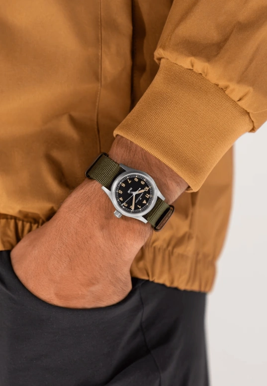 Hamilton,Khaki Field 33mm,33mm,Stainless Steel,Black,Quartz,Sapphire,Crystal Glass,Round,H69301930
