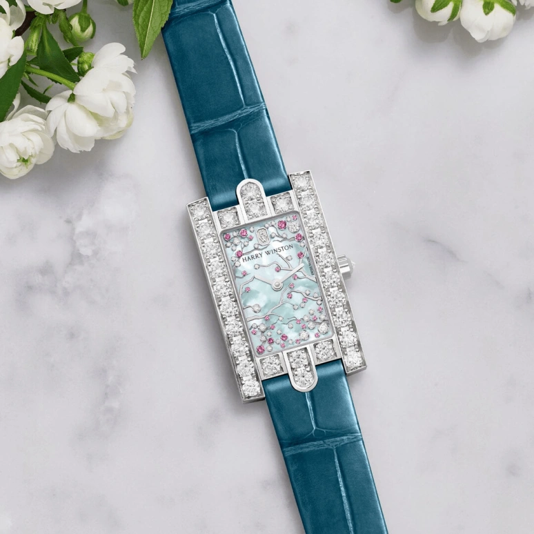 Harry Winston,The Avenue 21.4x36.1mm,21.4x36.1mm,Gold,White Gold,Blue,Green,Quartz,In-house Caliber,Mother of Pearl,AVEQHM21WW287