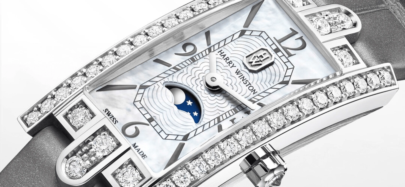 Harry Winston,The Avenue 15.6x32.3mm,15.6x32.3mm,Gold,White Gold,White,Quartz,In-house Caliber,Mother of Pearl,AVCQMP16WW003