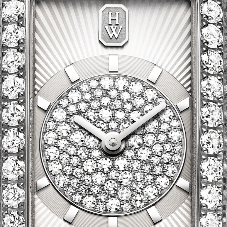 Harry Winston,The Avenue 19x39.5mm,19x39.5mm,Gold,White Gold,Quartz,In-house Caliber,Closed,AVCQHM19WW135