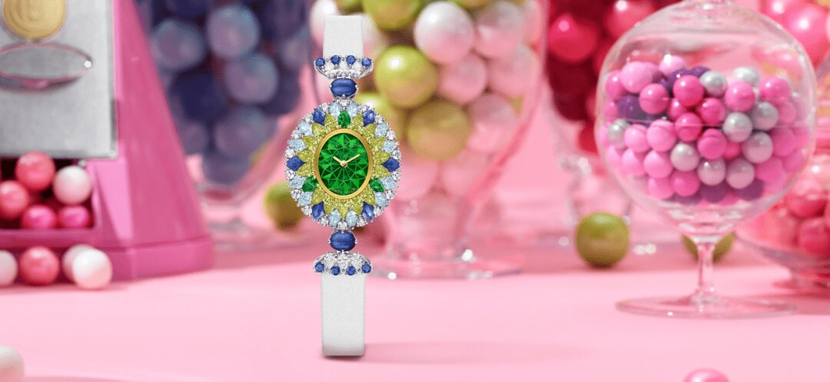 Harry Winston,High Jewelry Timepieces 29.6x31.85mm,29.6x31.85mm,Yellow Gold,Gold,Platinum,Green,Quartz,In-house Caliber,Mother of Pearl,HJTQHM29PY001