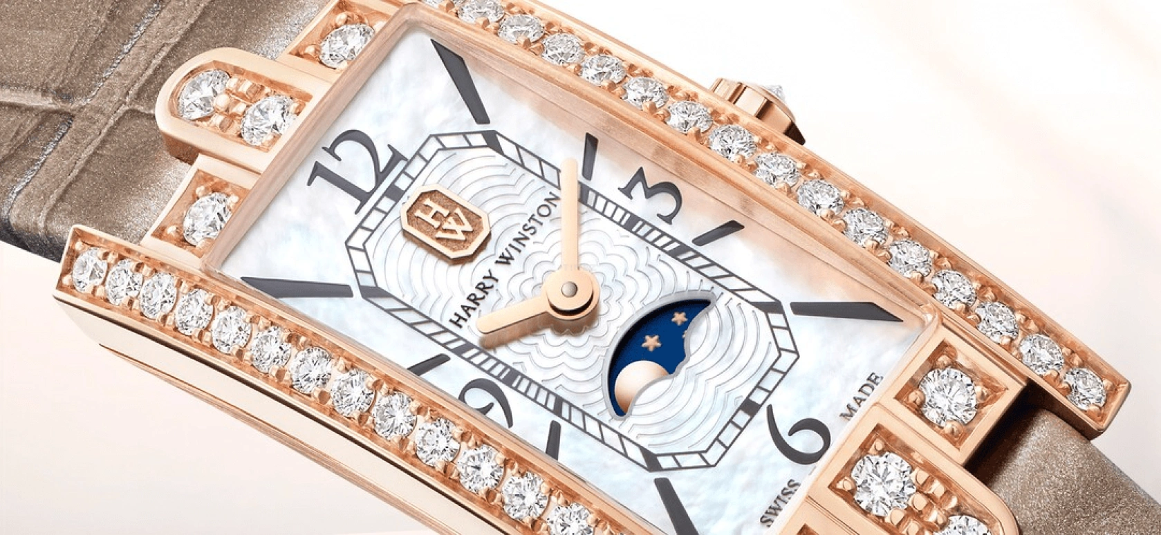 Harry Winston,The Avenue 15.6x32.3mm,15.6x32.3mm,Rose Gold,Gold,White,Quartz,In-house Caliber,Mother of Pearl,AVCQMP16RR002