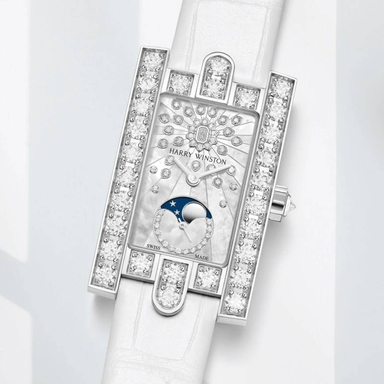 Harry Winston,The Avenue 21.4x36.1mm,21.4x36.1mm,Gold,White Gold,White,Quartz,In-house Caliber,Gold,Mother of Pearl,Emerald,AVEQMP21WW010