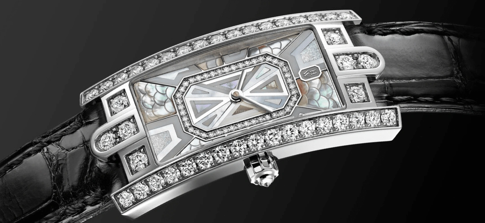Harry Winston,The Avenue 19x39.5mm,19x39.5mm,Gold,White Gold,Quartz,In-house Caliber,Mother of Pearl,AVCQHM19WW139