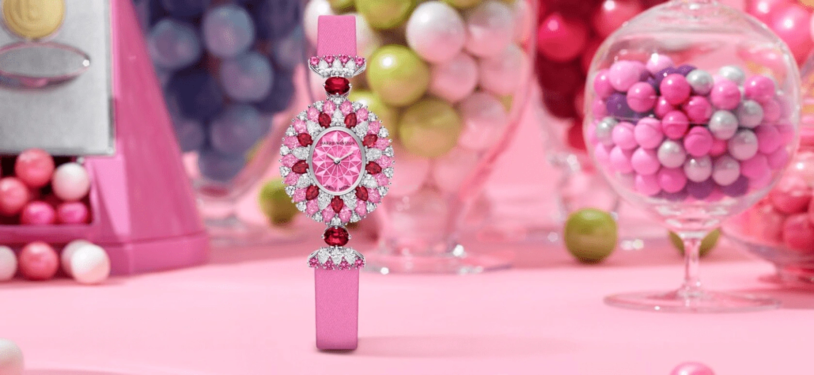 Harry Winston,High Jewelry Timepieces 29.6x31.85mm,29.6x31.85mm,Platinum,Pink,Quartz,In-house Caliber,Mother of Pearl,HJTQHM29PP004
