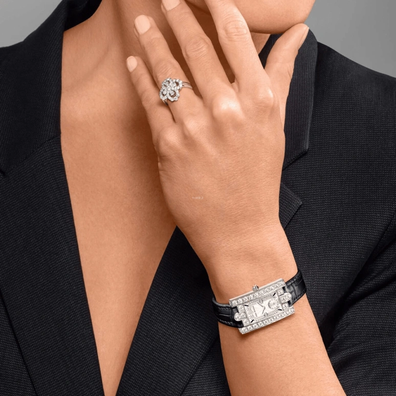 Harry Winston,The Avenue 21.4x36.1mm,21.4x36.1mm,Gold,White Gold,Quartz,In-house Caliber,Closed,AVEQHM21WW283