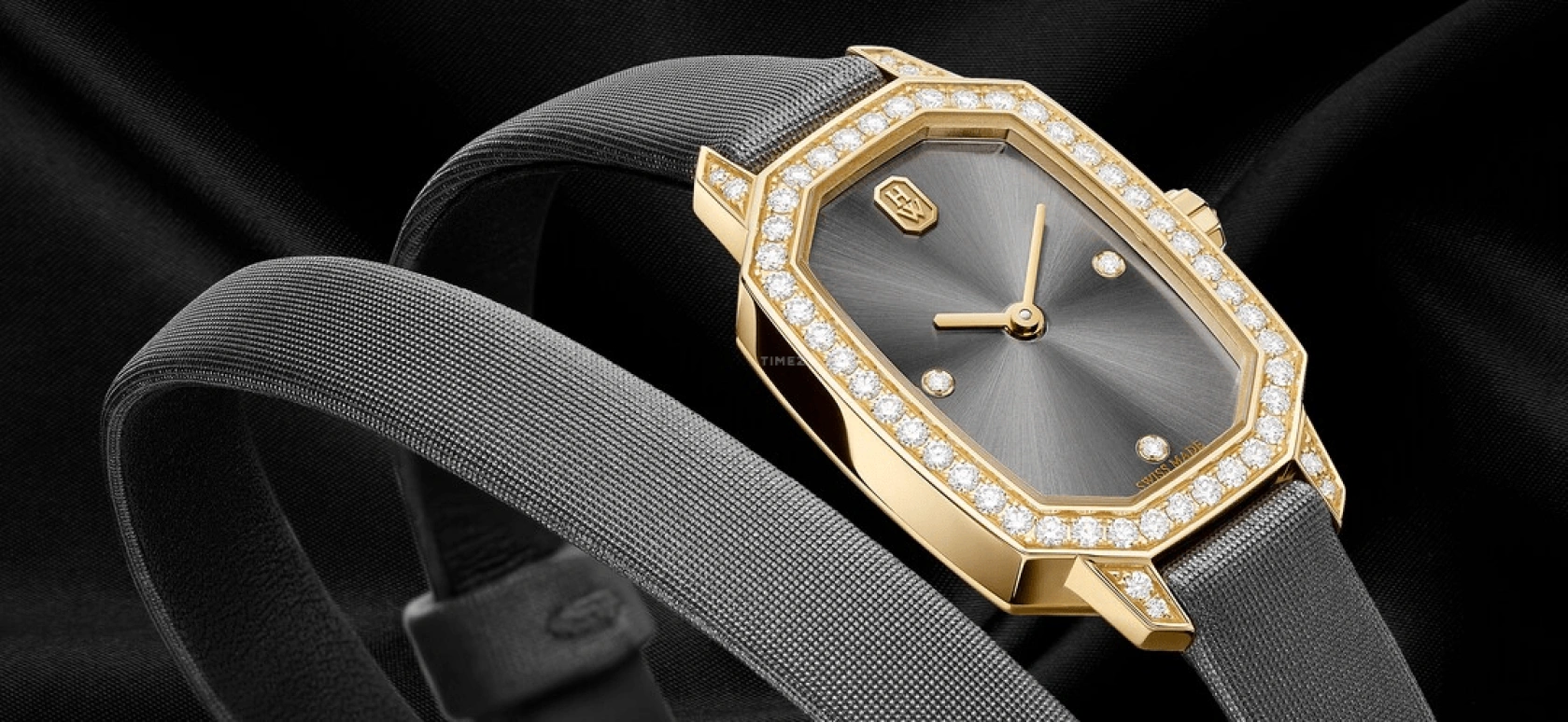 Harry Winston,Emerald 17.7x24mm,17.7x24mm,Yellow Gold,Gold,Quartz,In-house Caliber,Closed,EMEQHM18YY001