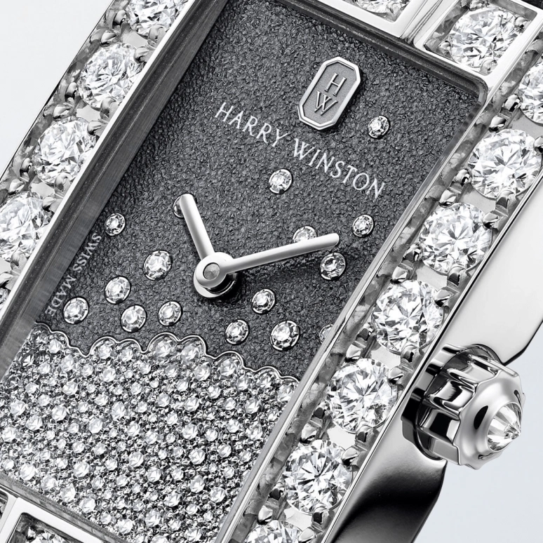 Harry Winston,The Avenue 21.4x36.1mm,21.4x36.1mm,Gold,White Gold,Quartz,In-house Caliber,Closed,AVEQHM21WW282