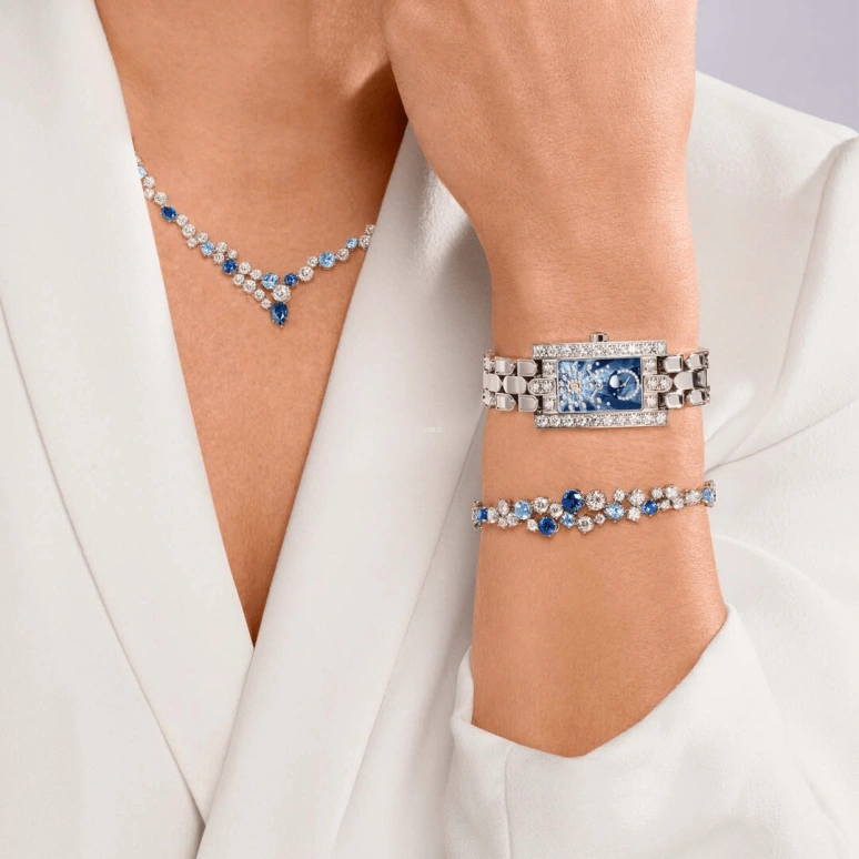Harry Winston,The Avenue 21.4x36.1mm,21.4x36.1mm,Gold,White Gold,Blue,Quartz,In-house Caliber,Mother of Pearl,AVEQMP21WW004