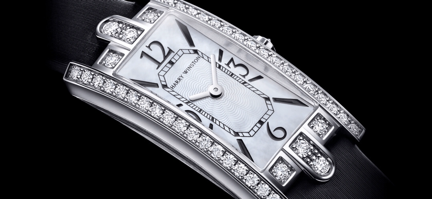 Harry Winston,The Avenue 15.6x32.3mm,15.6x32.3mm,Gold,White Gold,White,Quartz,In-house Caliber,Mother of Pearl,AVCQHM16WW024