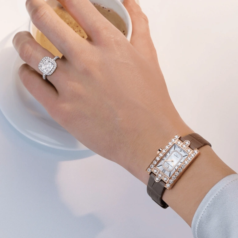 Harry Winston,The Avenue 21.4x36.1mm,21.4x36.1mm,Gold,White Gold,White,Automatic,In-house Caliber,Mother of Pearl,AVEAHM21WW001