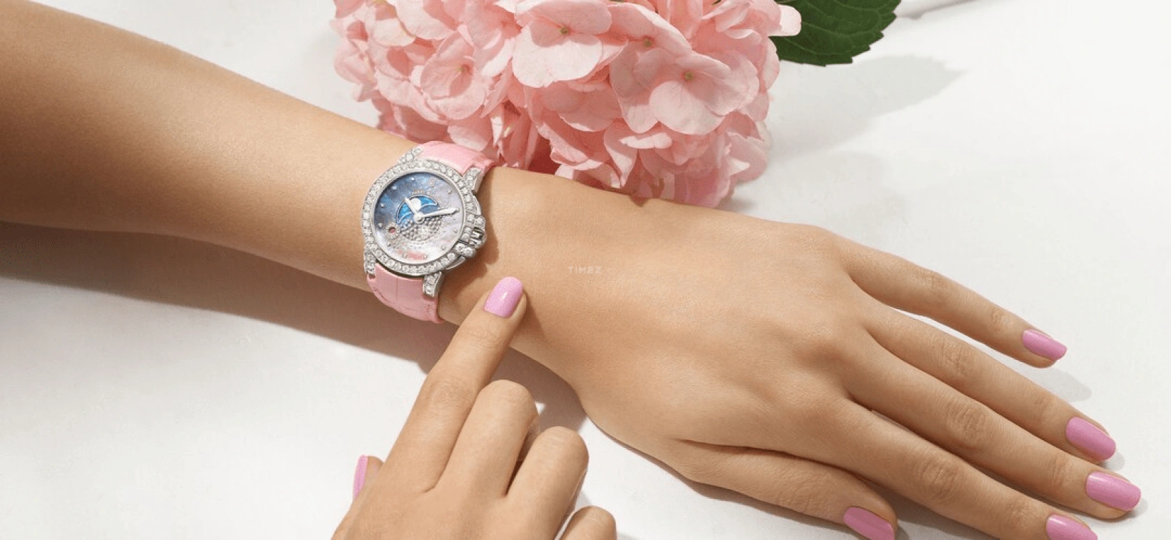 Harry Winston,The Ocean 36mm,36mm,Gold,White Gold,Blue,Pink,Quartz,In-house Caliber,Mother of Pearl,OCEQMP36WW028