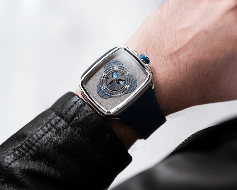 Hautlence,Vagabonde 43x50.80mm,43x50.80mm,Stainless Steel,Silver,Black,Automatic,Jumping Hours,跳分,AD30,AD30-ST00-4