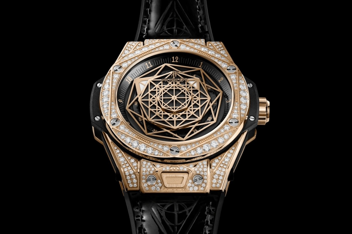 Hublot,Big Bang 39mm,39mm,Yellow Gold,Black,Automatic,50hours,In-house Caliber,465,465.OS.1118.VR.1704.MXM18