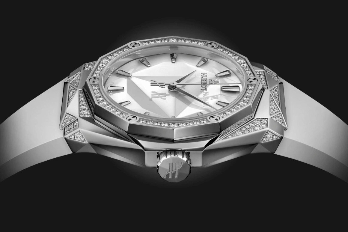 Hublot,Classic Fusion 40mm,40mm,Titanium Gold,White,Automatic,42hours,In-house Caliber,550,550.NS.2200.RW.1804.ORL20