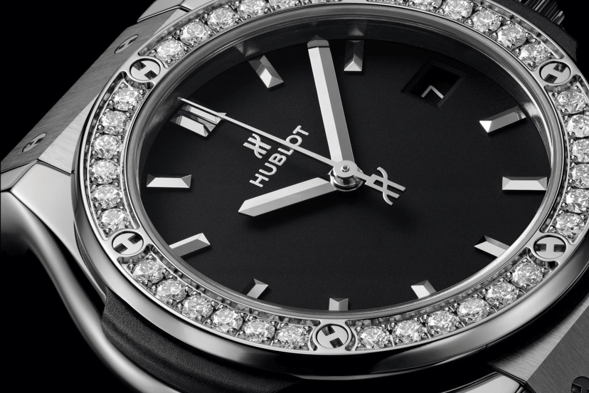Hublot,Classic Fusion 33mm,33mm,Titanium Gold,Black,Quartz,In-house Caliber,Sapphire,581,581.NX.1171.RX.1104