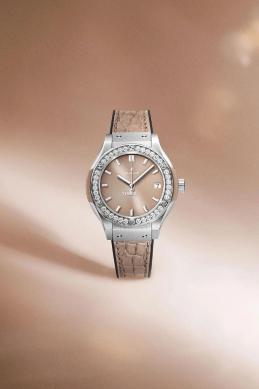 Hublot,Classic Fusion 33mm,33mm,Titanium,Taupe,Quartz,Day,In-house Caliber,581,581.NX.4670.LR.1104.JPN