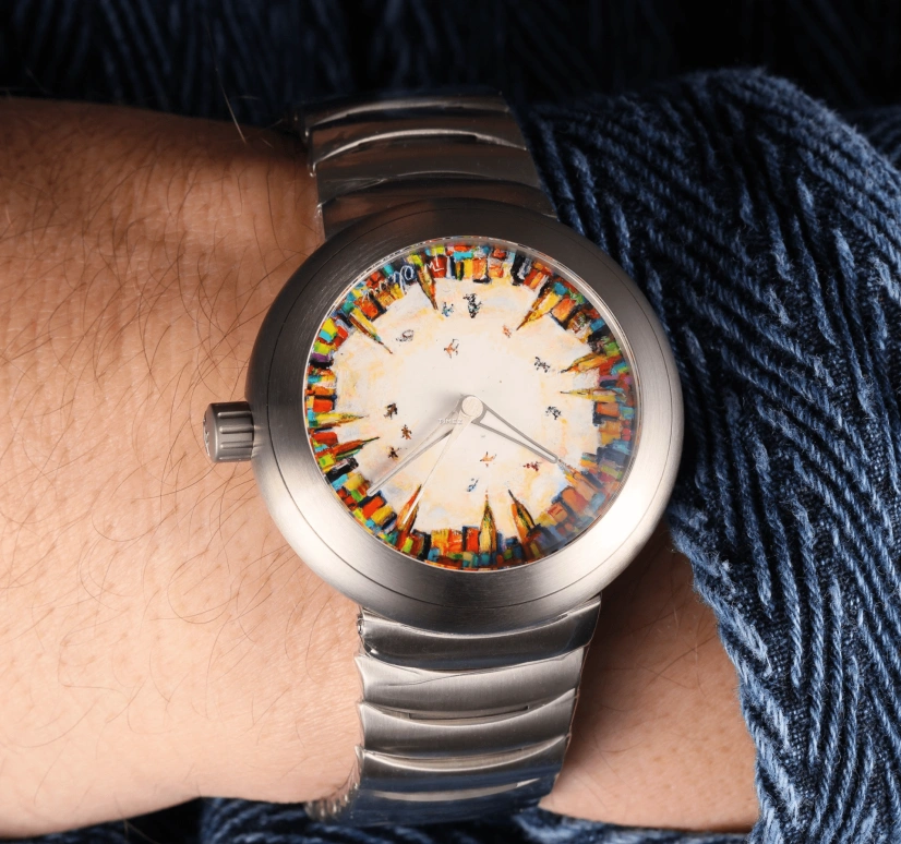 Ikepod,Horopod 44mm,44mm,Titanium,Multi-Color,Automatic,Round,Titanium Gray,Skaters In The Sky hand