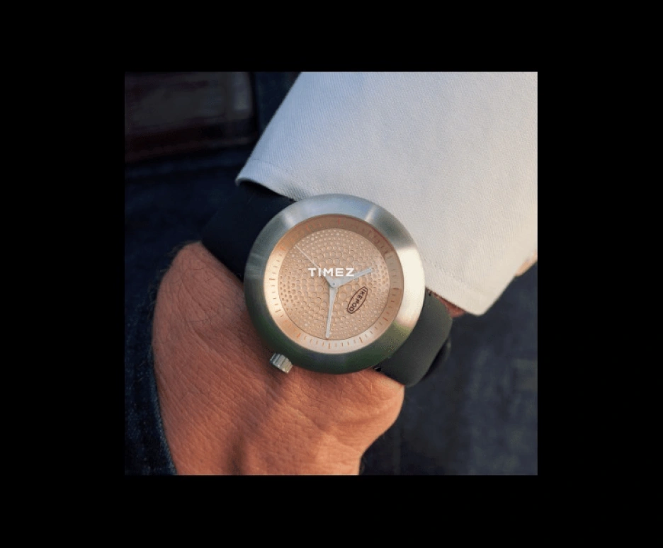 Ikepod,Megapod 46mm,46mm,Stainless Steel,Gold,Automatic,Sapphire,Crystal Glass,Round,M002,M002-SI-LB-003