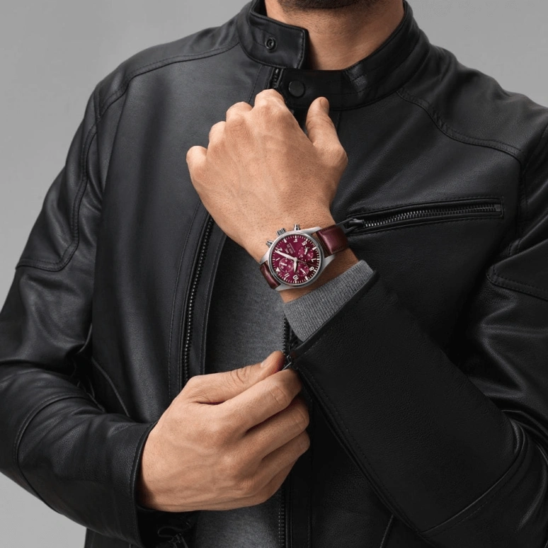 IWC,Pilot 41mm,41mm,Stainless Steel,Red,Automatic,Chronograph,Date,Day,Column Wheel,46hours,In-house Caliber,IW388107