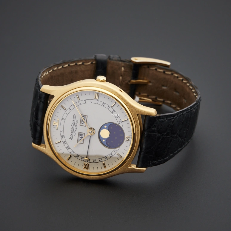 Jaeger-LeCoultre,Master 33mm,33mm,Yellow Gold,White,Automatic,Moonphase,Month,Date,Day,In-house Caliber,Sapphire,141,141.119.1