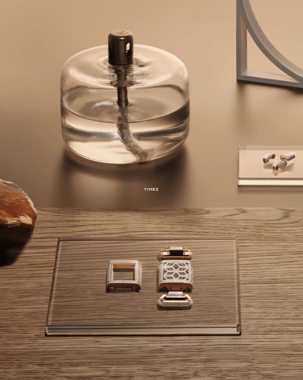 Jaeger-LeCoultre,Reverso 36.78x18mm,36.78x18mm,Rose Gold,Black,Handwound,In-house Caliber,Sapphire,Q3272301