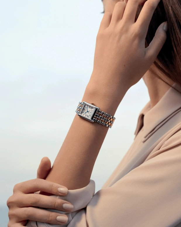 Longines,Mini DolceVita 21.50x29mm,21.50x29mm,Stainless Steel,Yellow Gold,Silver,Quartz,26280hours,In-house Caliber,L5,L5.200.5.70.7