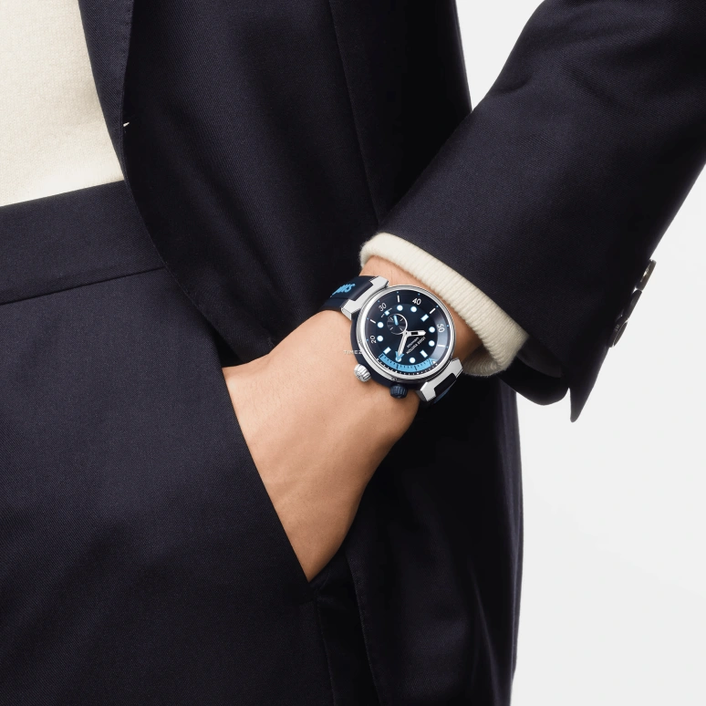LOUIS VUITTON,Tambour Street Diver 44mm,44mm,Stainless Steel,Blue,Automatic,Sapphire,Crystal Glass,Round,QA121A