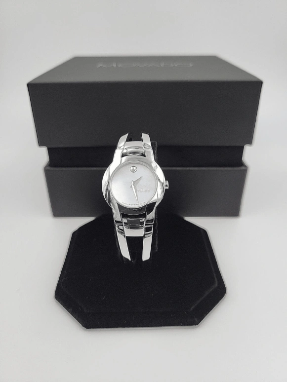 Movado,Esperanza 24mm,24mm,Stainless Steel,Silver White,Quartz,Sapphire,Crystal Glass,Round,0606538