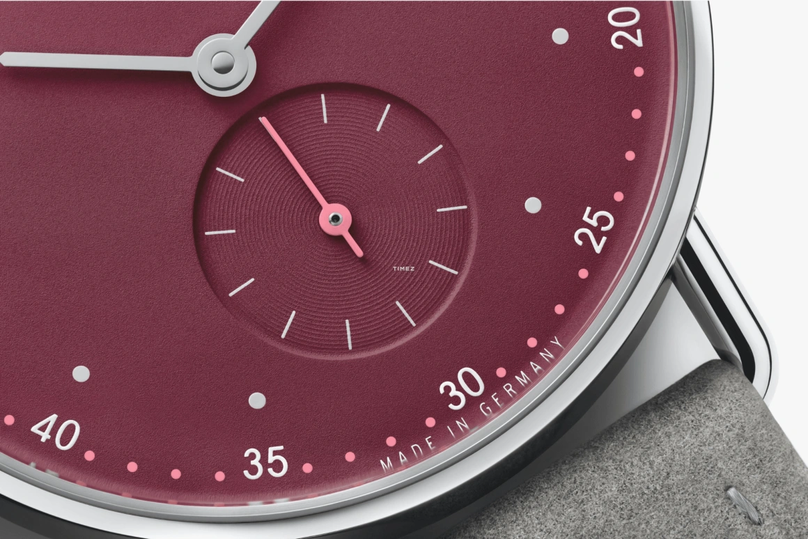 Nomos Glashütte,Metro 33mm,33mm,Stainless Steel,Red,Handwound,43hours,In-house Caliber,1123