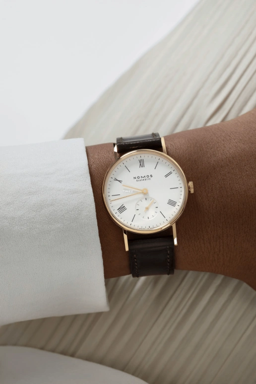 Nomos Glashütte,Ludwig 32.80mm,32.80mm,Yellow Gold,White,Handwound,43hours,In-house Caliber,210