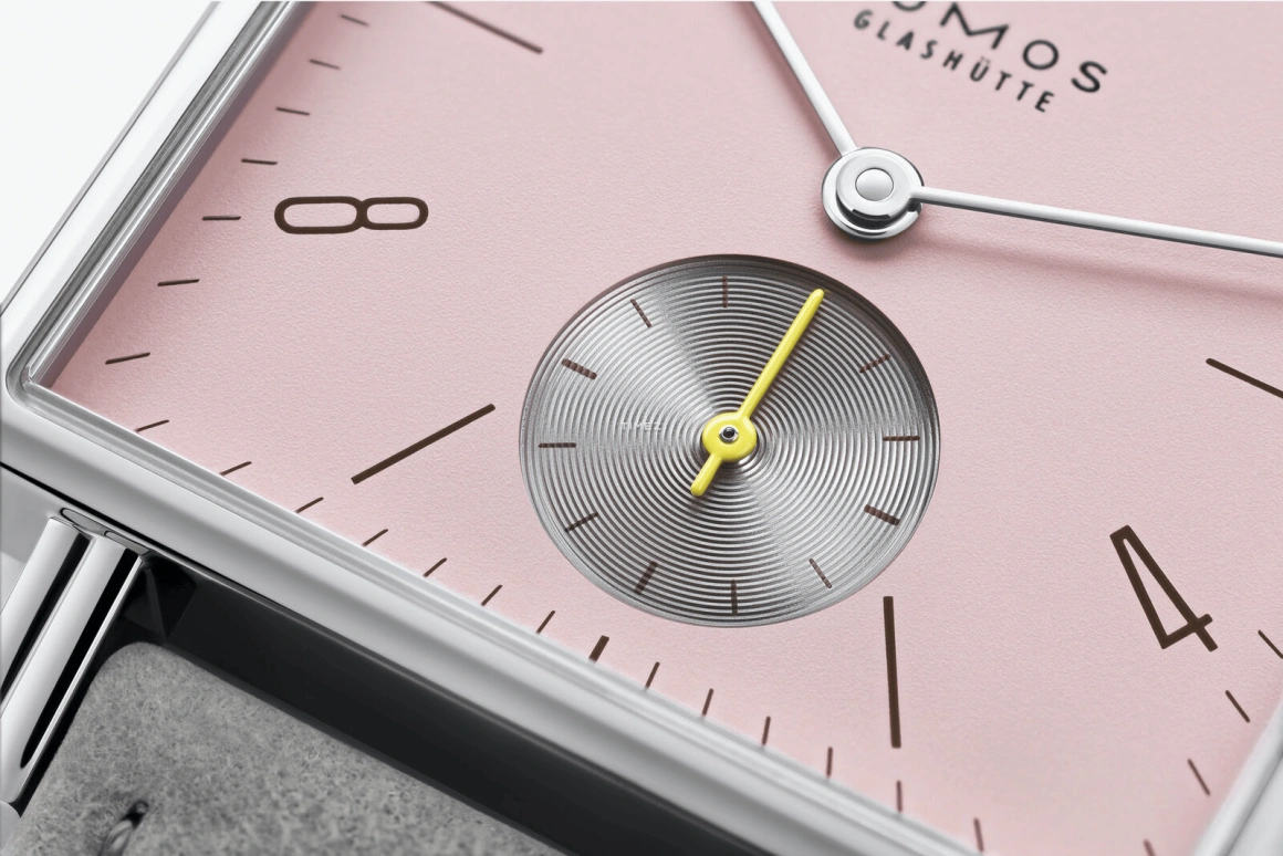 Nomos Glashütte,Tetra 29.50x29.50mm,29.50x29.50mm,Stainless Steel,Pink,Handwound,43hours,In-house Caliber,426