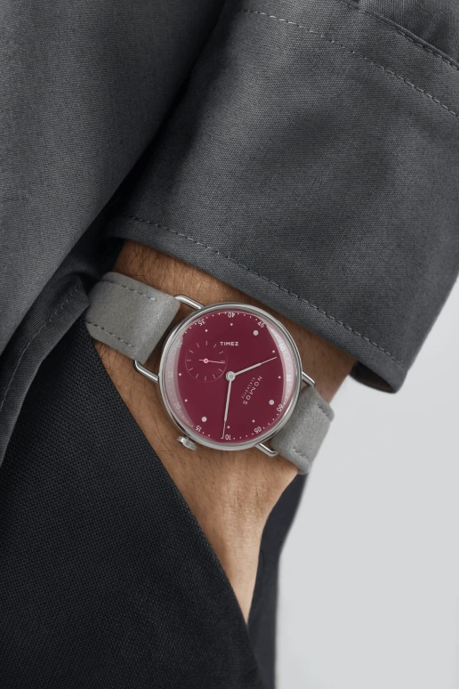 Nomos Glashütte,Metro 33mm,33mm,Stainless Steel,Red,Handwound,43hours,In-house Caliber,1123