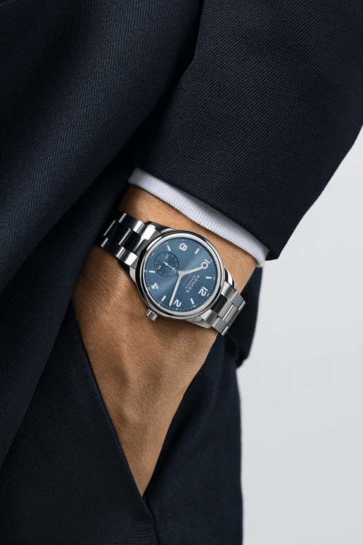 Nomos Glashütte,Club 37mm,37mm,Stainless Steel,Blue,Automatic,42hours,In-house Caliber,747