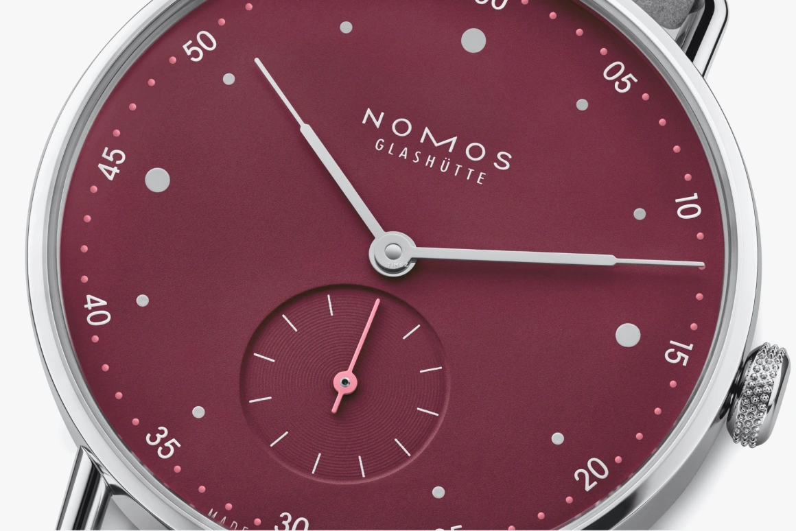 Nomos Glashütte,Metro 33mm,33mm,Stainless Steel,Red,Handwound,43hours,In-house Caliber,1123