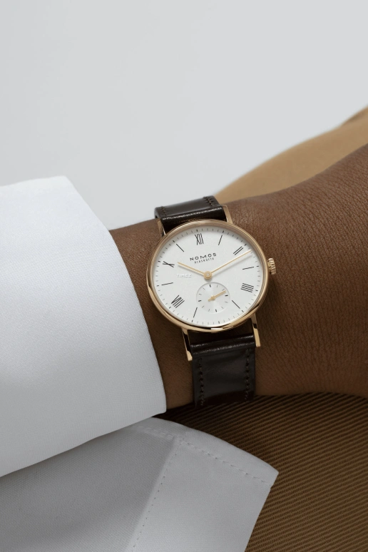 Nomos Glashütte,Ludwig 32.80mm,32.80mm,Yellow Gold,White,Handwound,43hours,In-house Caliber,210