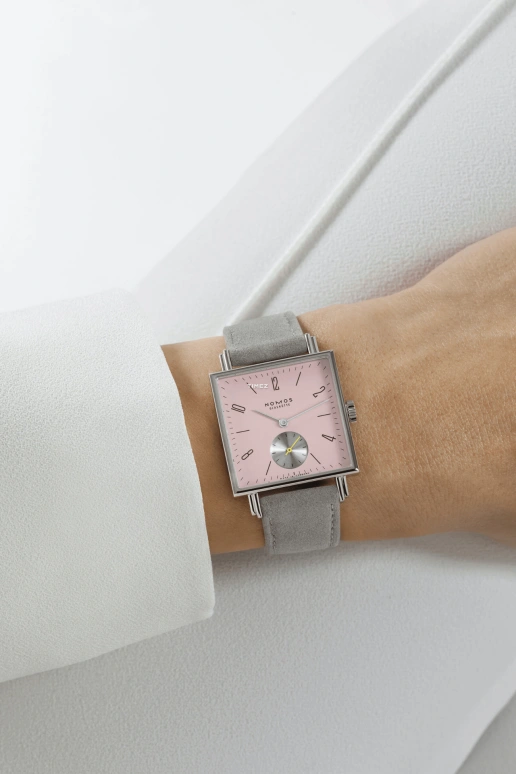 Nomos Glashütte,Tetra 29.50x29.50mm,29.50x29.50mm,Stainless Steel,Pink,Handwound,43hours,In-house Caliber,426