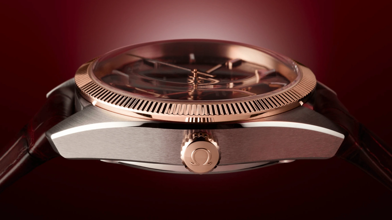 Omega,Globemaster 41mm,41mm,Sedna Gold,Stainless Steel,Red,Automatic,Annual Calendar,Month,Date,Zodiac Indications,55hours,In-house Caliber,130,130.23.41.22.11.001