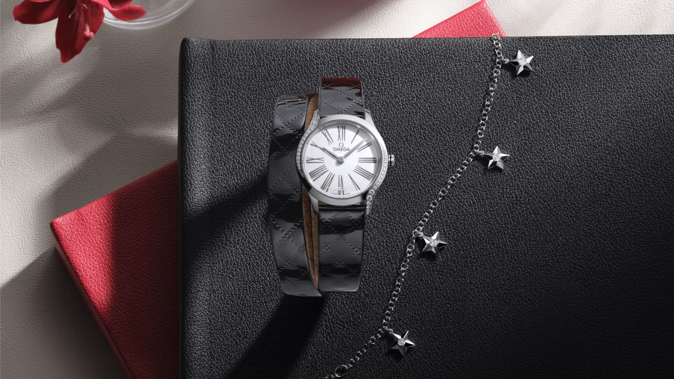Omega,De Ville 26mm,26mm,Stainless Steel,White,Quartz,In-house Caliber,Sapphire,Crystal Glass,428,428.17.26.60.04.007