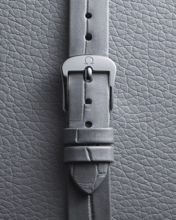 Omega,De Ville 26mm,26mm,Stainless Steel,White,Quartz,In-house Caliber,Sapphire,Crystal Glass,428,428.18.26.60.04.001