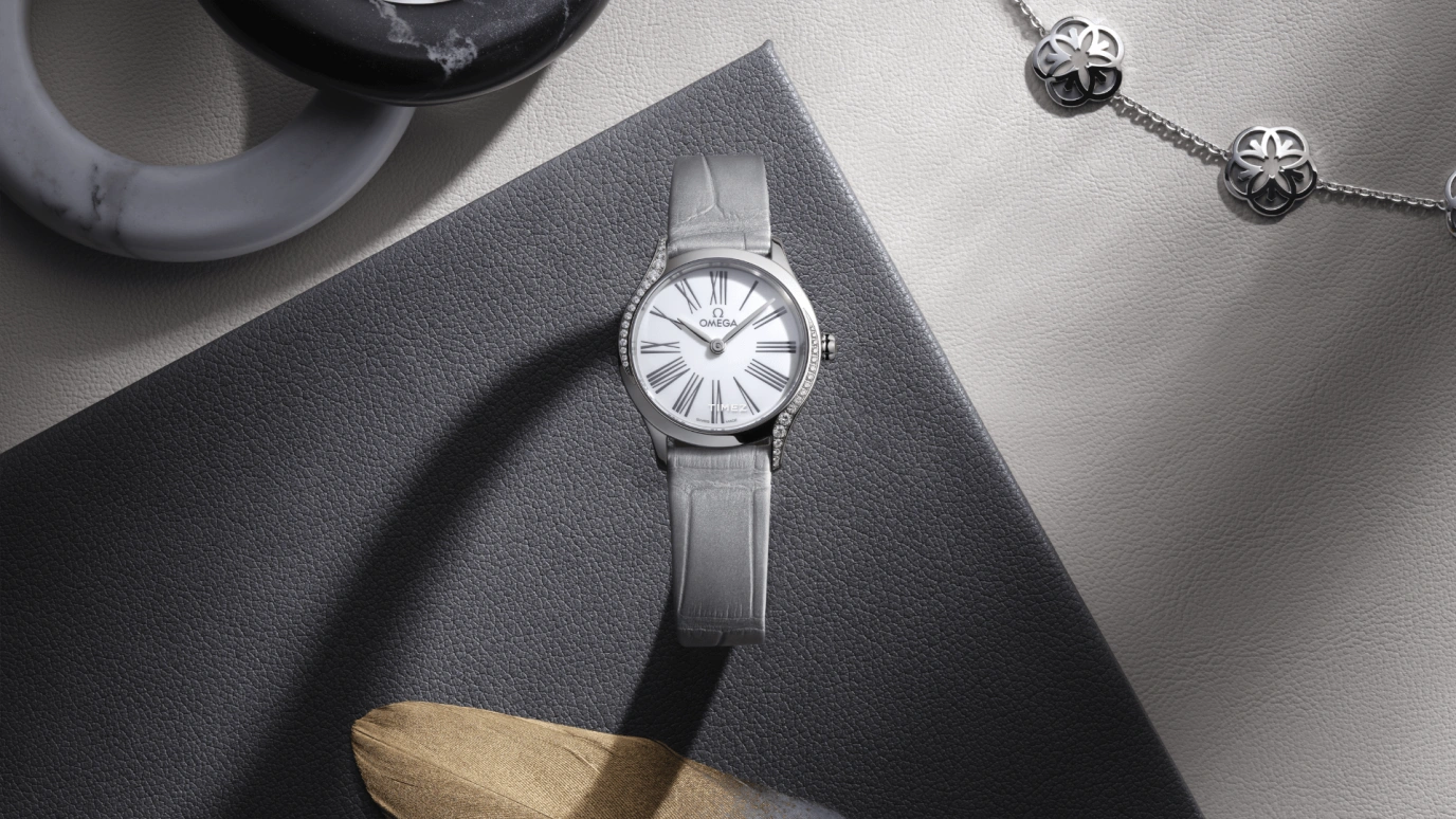 Omega,De Ville 26mm,26mm,Stainless Steel,White,Quartz,In-house Caliber,Sapphire,Crystal Glass,428,428.18.26.60.04.001