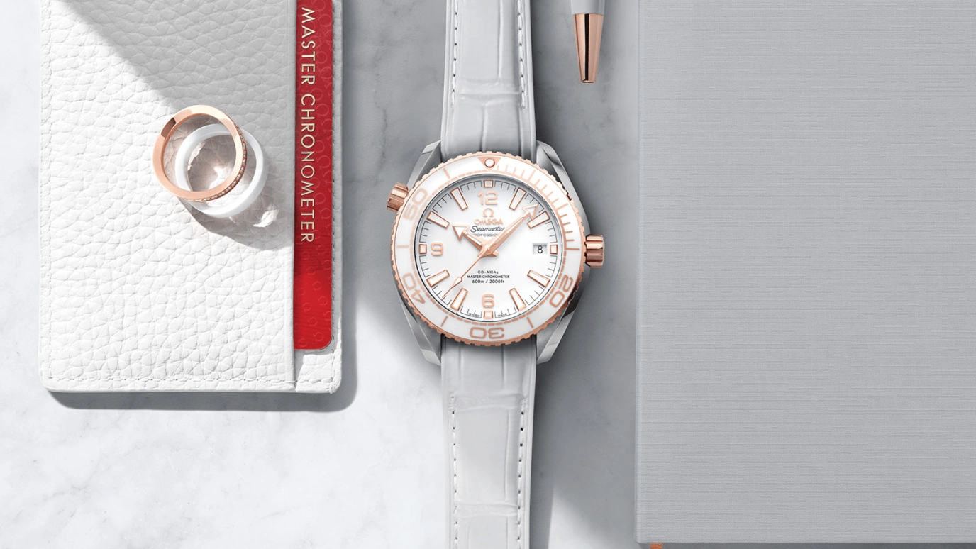 Omega,Seamaster Planet Ocean 39.50mm,39.50mm,Sedna Gold,Stainless Steel,White,Automatic,Date,Co-Axial Escapement,215,215.23.40.20.04.001